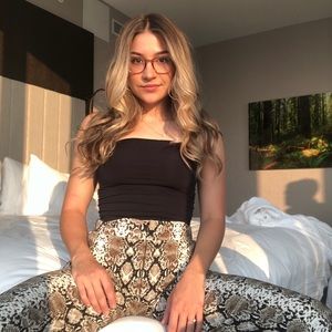 Meet your Posher, Maura